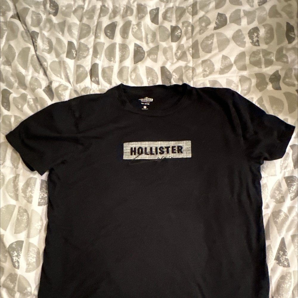 Hollister ~ California Black Men’s T-Shirt ~ Size M